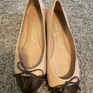 AUTHENTIC Louis Vuitton Poitrine Ballerina